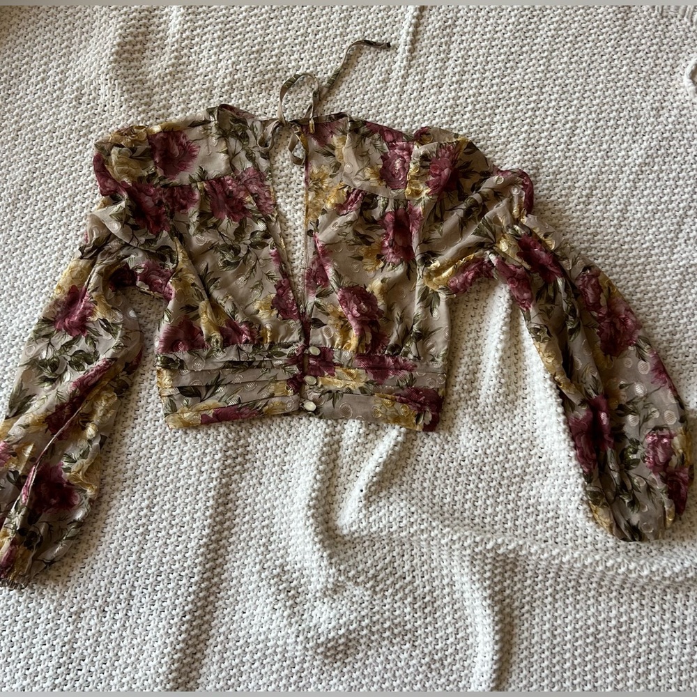 Runaway Floral Cropped Longsleeve Blouse